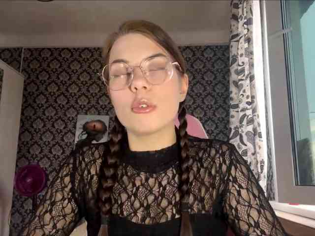 NikiMile webcam