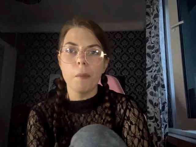 NikiMile webcam