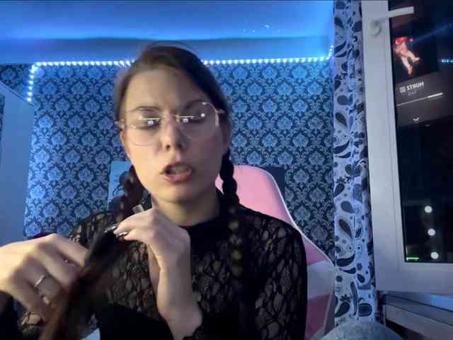 NikiMile webcam