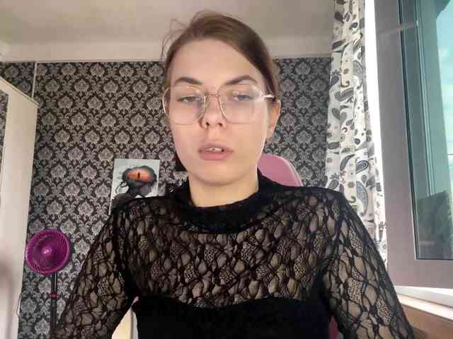 NikiMile webcam