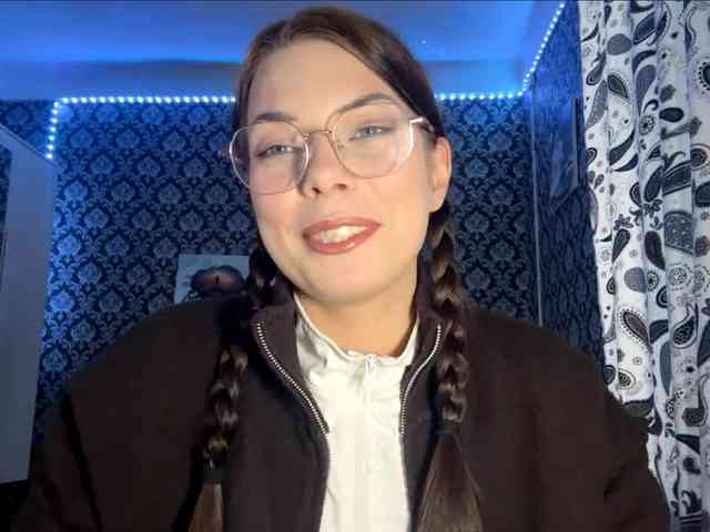 NikiMile webcam
