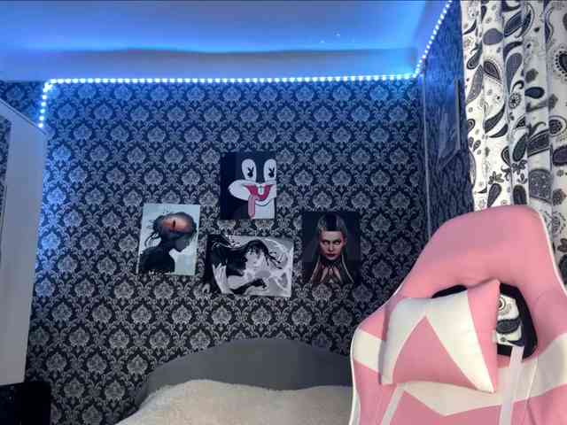 NikiMile webcam