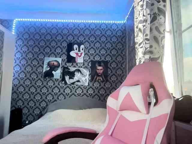 NikiMile webcam
