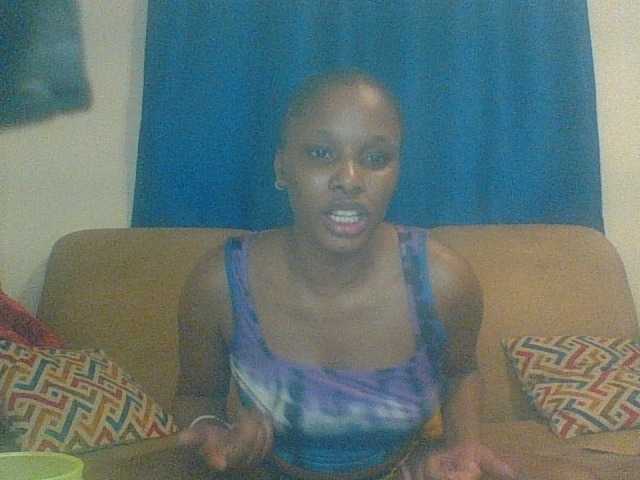 Prettydo live cam on BongaCams