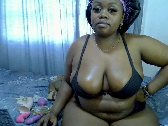 Sexxysue1 live cam on BongaCams