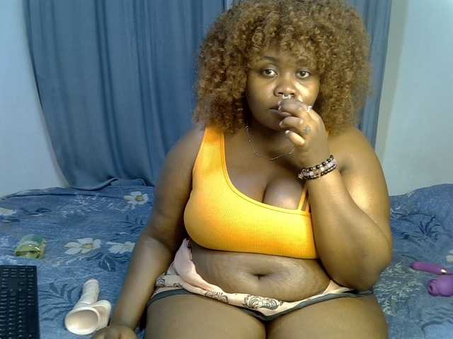 Sexxysue1 live cam on BongaCams