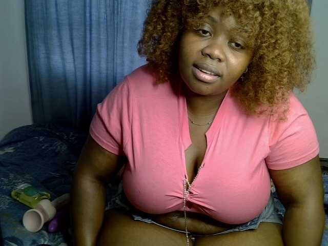 Sexxysue1 live cam on BongaCams