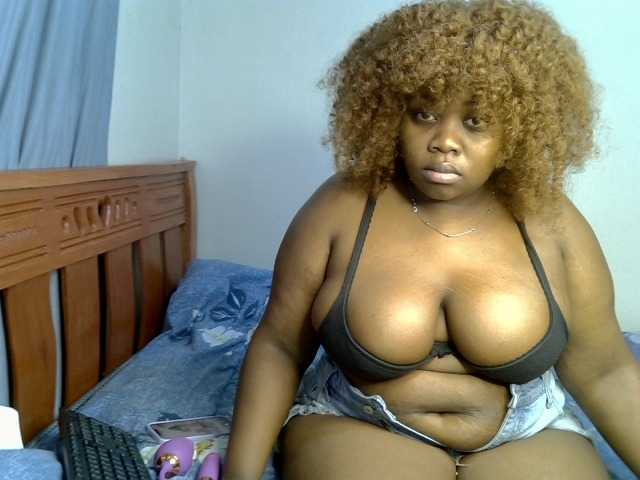 Sexxysue1 live cam on BongaCams
