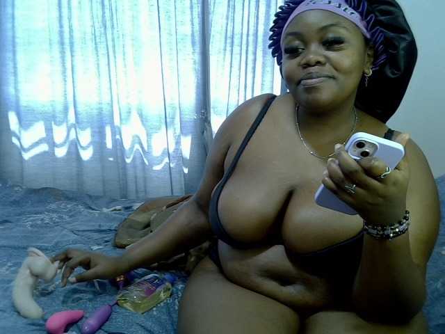 Sexxysue1 live cam on BongaCams