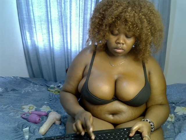 Sexxysue1 live cam on BongaCams