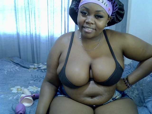 Sexxysue1 live cam on BongaCams