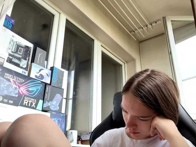 le modèle OdeliaBroomhead est en webcam porno dans un show sur le site bongacams, il possède les tags suivants: White/Caucasian,Brunette,Trimmed