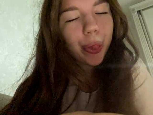 OdeliaBroomhead — Profile and Statistics on BongaCams