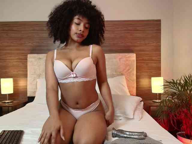 Model: Laritacurly