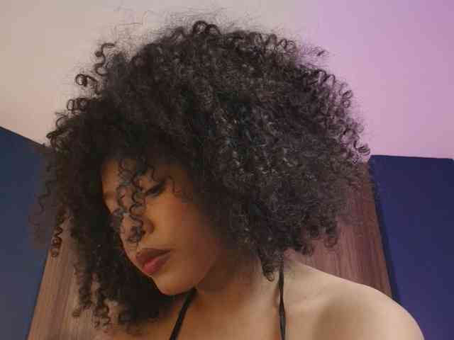Laritacurly Live Webcam on BongaCams