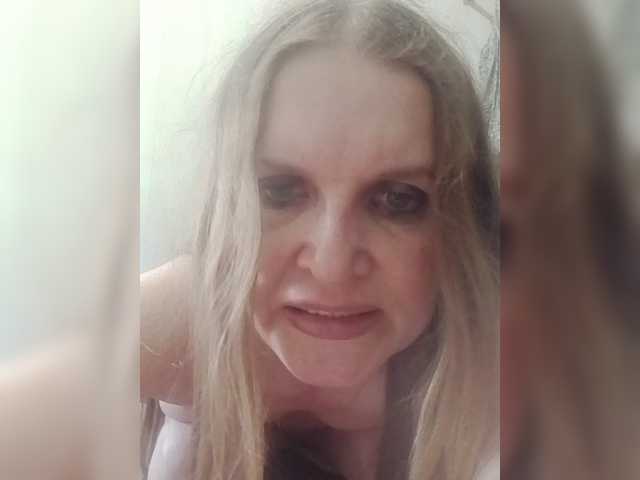 Kolibrii live cam on BongaCams