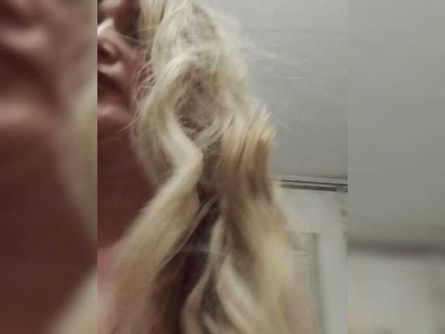 Kolibrii live cam on BongaCams
