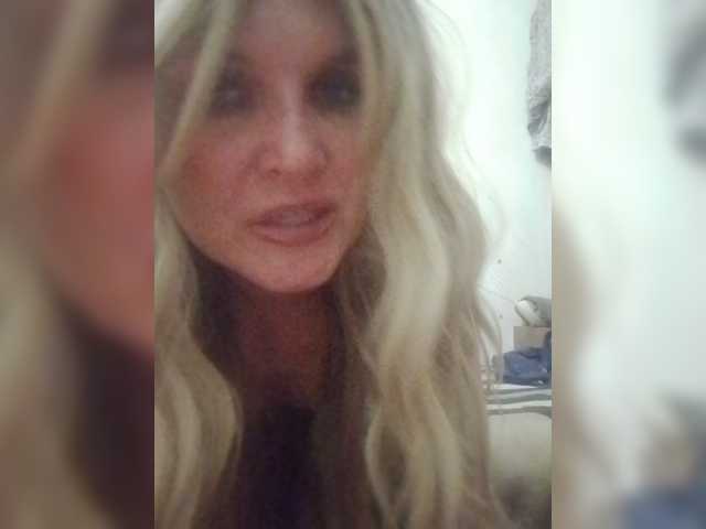 Kolibrii live cam on BongaCams
