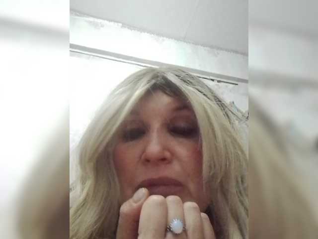 Kolibrii live cam on BongaCams