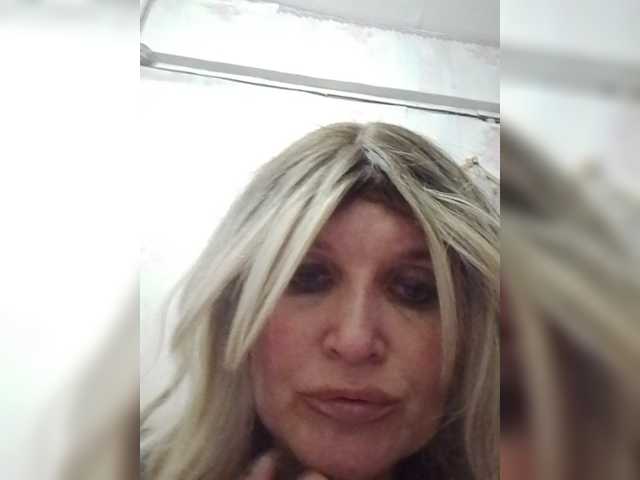 Kolibrii live cam on BongaCams