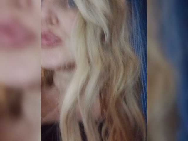 Kolibrii live cam on BongaCams