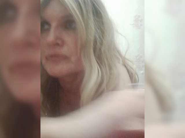 Kolibrii live cam on BongaCams