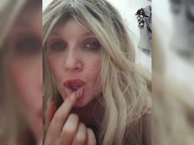 Kolibrii live cam on BongaCams