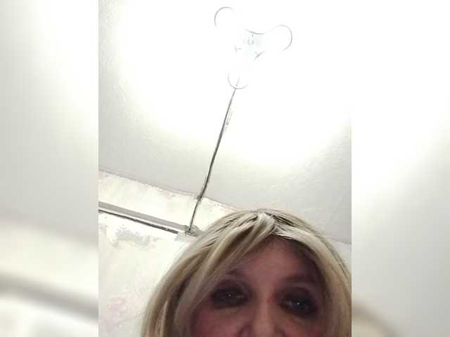 Kolibrii live cam on BongaCams