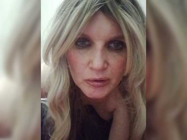 Kolibrii live cam on BongaCams