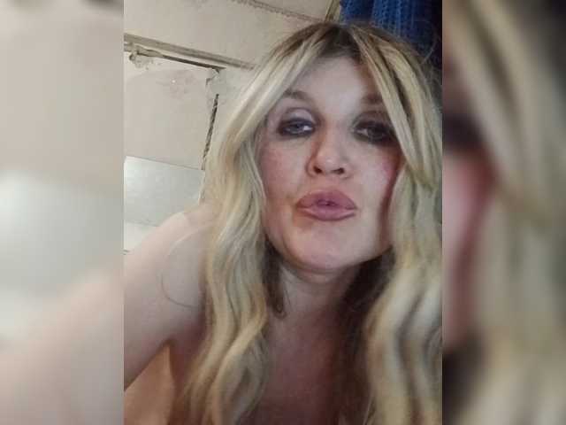 Kolibrii live cam on BongaCams
