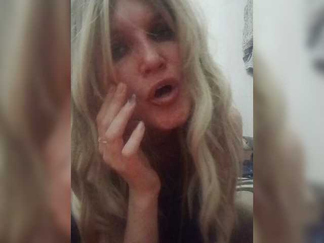 Kolibrii live cam on BongaCams