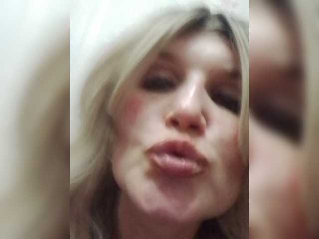 Kolibrii live cam on BongaCams
