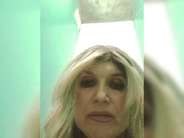 Kolibrii live cam on BongaCams