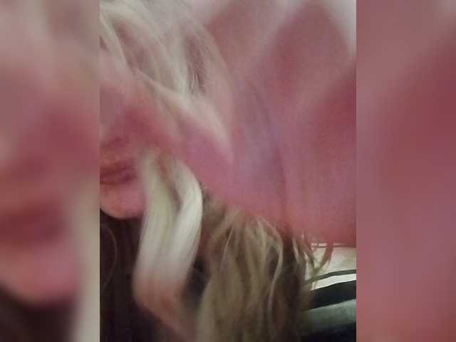 Kolibrii live cam on BongaCams