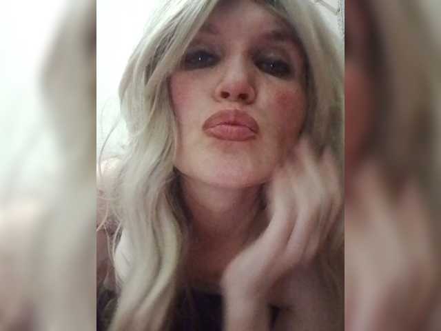 Kolibrii live cam on BongaCams
