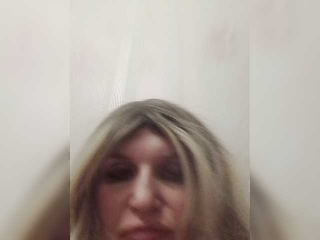 Kolibrii live cam on BongaCams