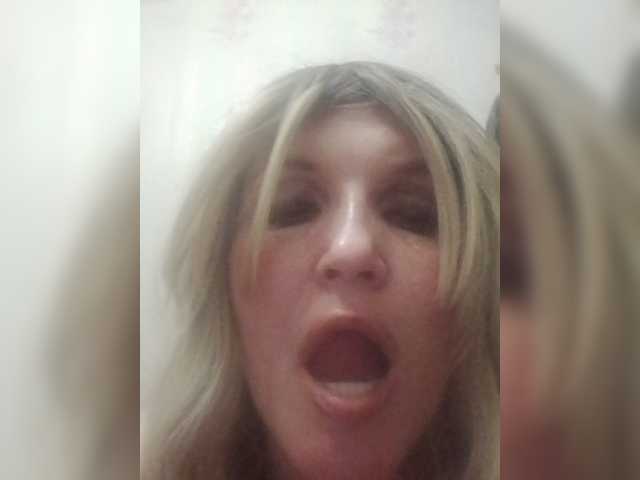 Kolibrii live cam on BongaCams