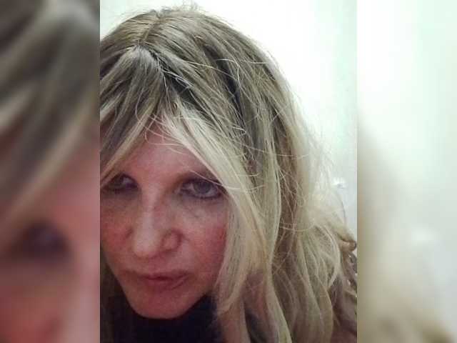 Kolibrii live cam on BongaCams