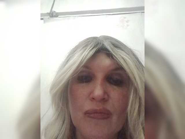 Kolibrii live cam on BongaCams