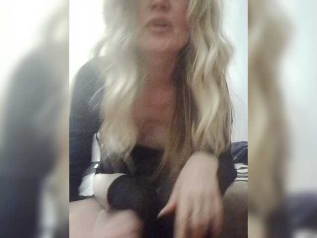 Kolibrii live cam on BongaCams