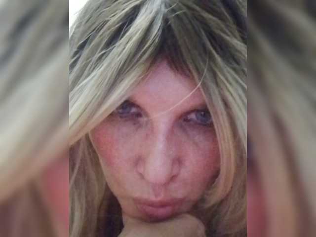 Kolibrii live cam on BongaCams