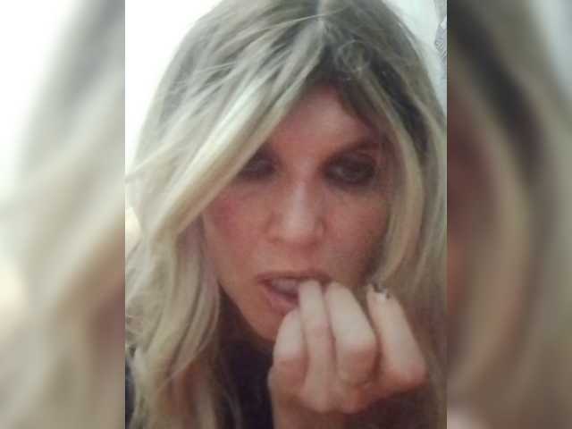 Kolibrii live cam on BongaCams