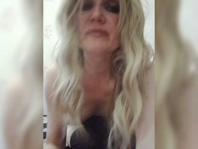 Kolibrii live cam on BongaCams