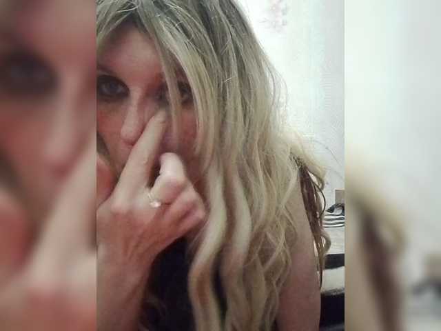 Kolibrii live cam on BongaCams