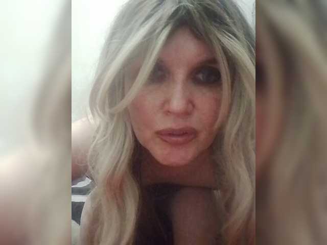 Kolibrii live cam on BongaCams