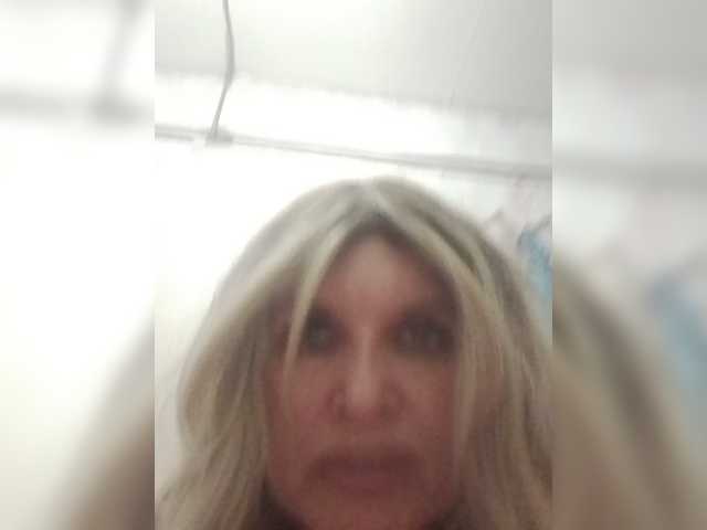 Kolibrii live cam on BongaCams
