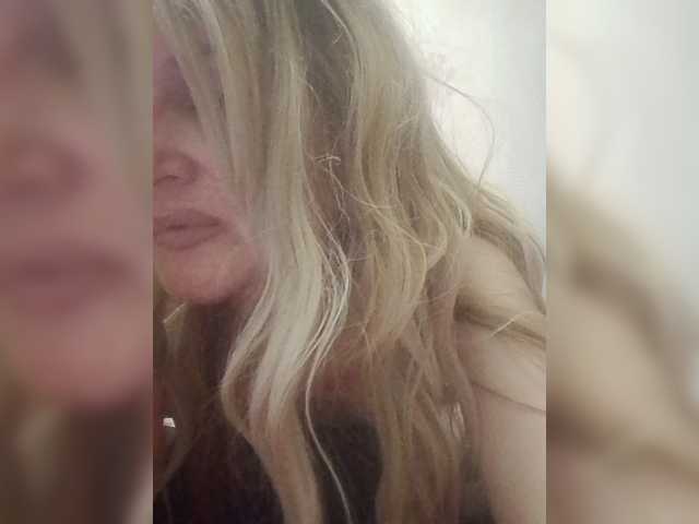 Kolibrii live cam on BongaCams
