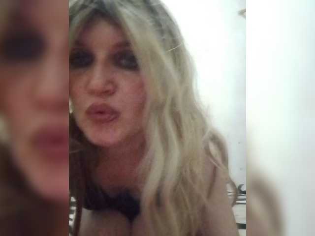 Kolibrii live cam on BongaCams