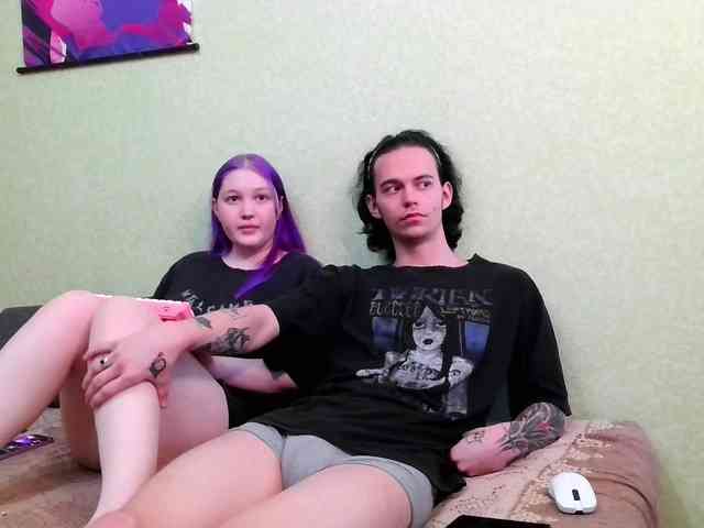 Эта модель сейчас онлайн. Chris-and-leo