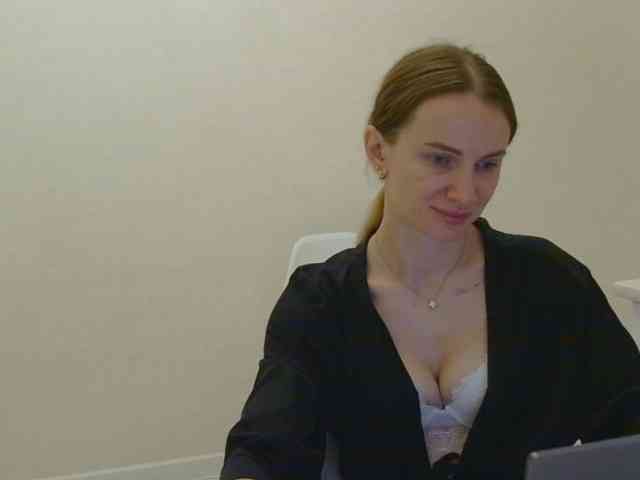 AinyrVixxen Live Webcam on BongaCams